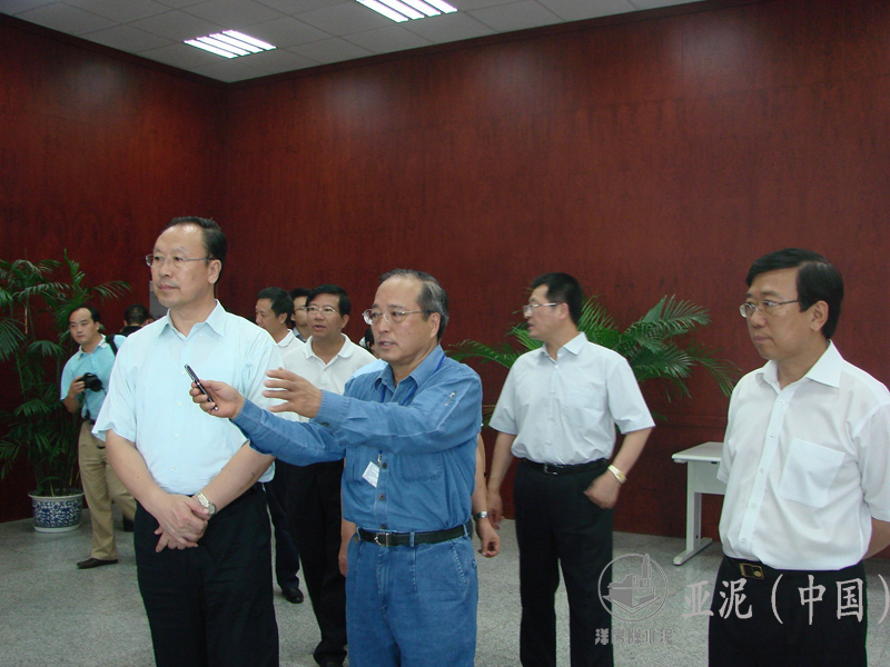 2007年8月23日，四川省委書記杜青林視察四川亞東